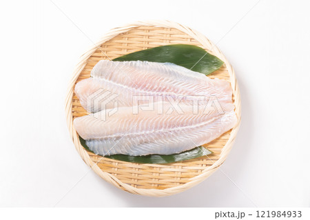 ［ベトナム産］パンガシウス（白身魚　養殖） 121984933