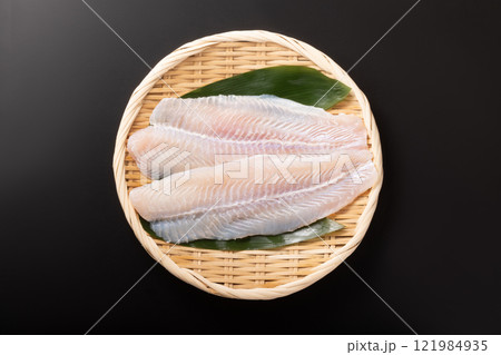 ［ベトナム産］パンガシウス（白身魚　養殖） 121984935