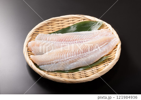 ［ベトナム産］パンガシウス（白身魚　養殖） 121984936