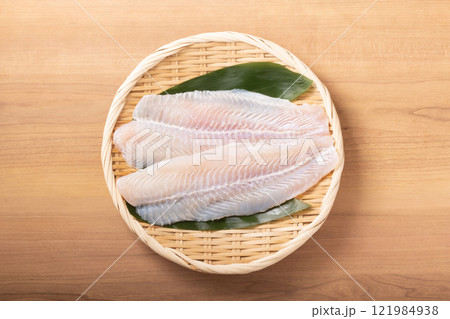 ［ベトナム産］パンガシウス（白身魚　養殖） 121984938