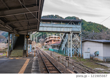 JR西日本関西線笠置駅風景　京都府笠置町 121985087