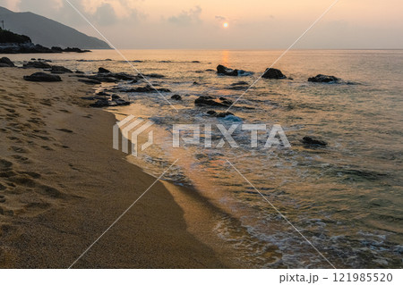 夕景 海亀産卵地永田いなか浜 屋久島(秋 夕景 海亀産卵地永田いなか浜 屋久島(秋 121985520