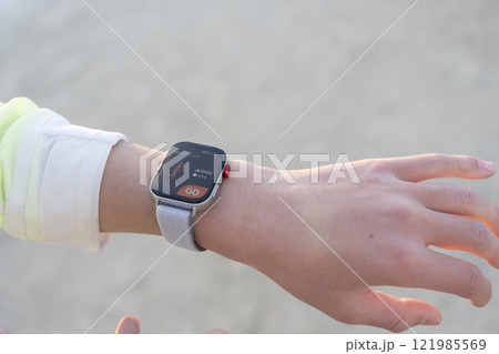 スマートウォッチで測定する スマートウォッチで測定する 121985569