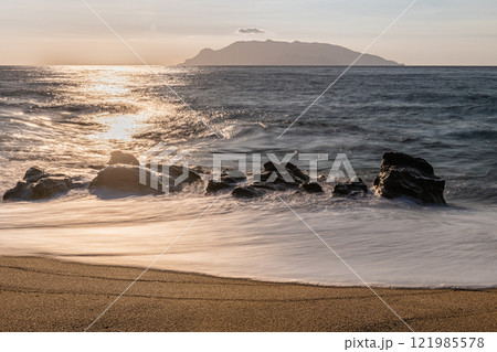 夕景　海亀産卵地永田いなか浜　屋久島(秋 121985578