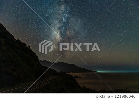屋久島洋上アルプス　天の川銀河(10月) 121986046