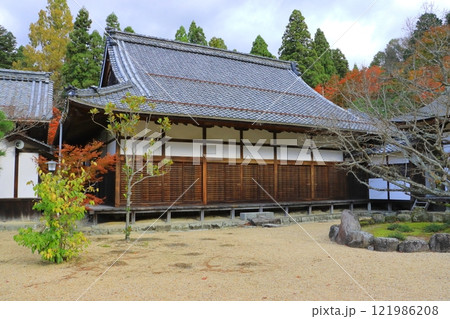 秋の百済寺(本坊ー喜見院・東近江市) 秋の百済寺(本坊ー喜見院・東近江市) 121986208