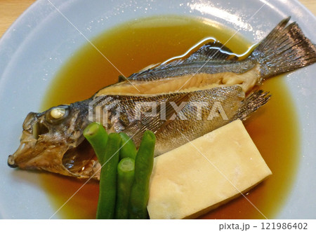 磯の香りと旬の旨みをたっぷり味わう!メバルの煮付け 磯の香りと旬の旨みをたっぷり味わう!メバルの煮付け 121986402