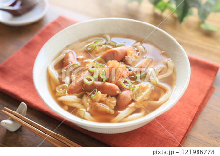 心も体も温まる、ピリ辛キムチうどん(湯気あり) 心も体も温まる、ピリ辛キムチうどん(湯気あり) 121986778