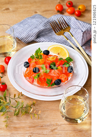 サーモンのカルパッチョ、カルパッチョサラダ、サーモンとミニトマトのカルパッチョ、イタリアン サーモンのカルパッチョ、カルパッチョサラダ、サーモンとミニトマトのカルパッチョ、イタリアン 121986825