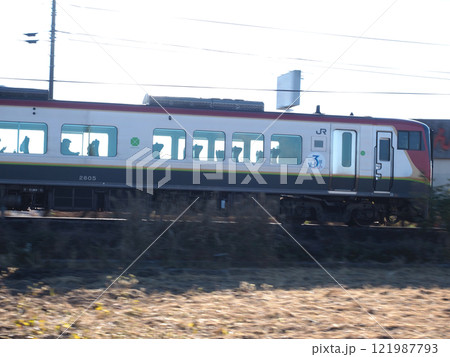冬の土讃線の特急列車(JR四国2700系気動車) 冬の土讃線の特急列車(JR四国2700系気動車) 121987793