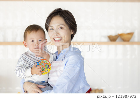 男の子とママのポートレート 男の子とママのポートレート 121987972