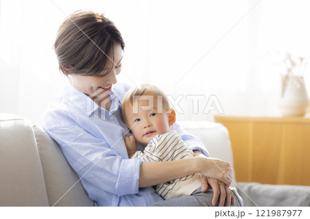 男の子とママのポートレート 男の子とママのポートレート 121987977
