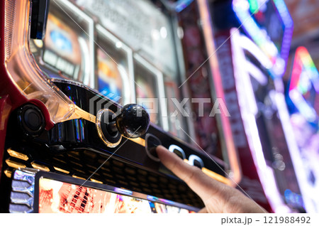 パチンコ店 スロットマシン パチンコ店 スロットマシン 121988492
