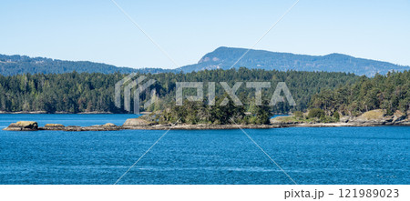 Southern Gulf Islands, Strait of Georgia. Panoramic view. 121989023