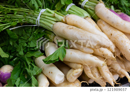 White radish displayed for sale at greengrocery White radish displayed for sale at greengrocery 121989037