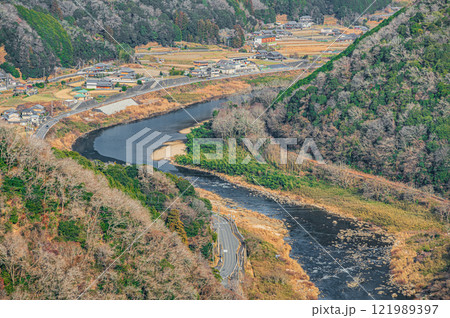 笠置山から木津川の景観　京都府笠置町 121989397