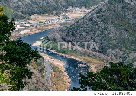 笠置山から木津川の景観　京都府笠置町 121989406