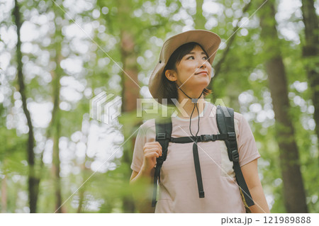 夏山ハイキング 夏山ハイキング 121989888