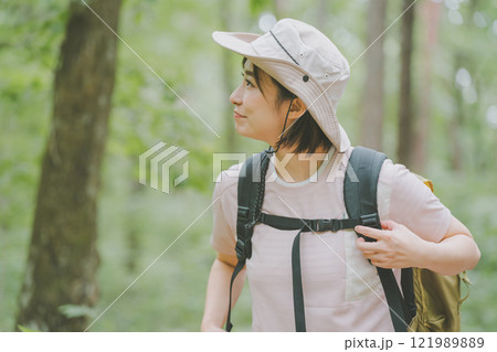 夏山ハイキング 夏山ハイキング 121989889