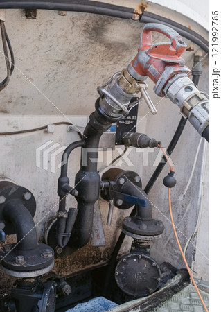 ガソリンスタンドの給油装置 121992786