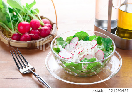 玉葱とラディッシュのサラダ 玉葱とラディッシュのサラダ 121993421