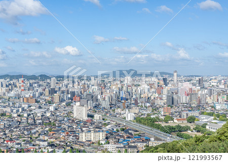 福岡県北九州市　高台から望む北九州市小倉の街並み 121993567