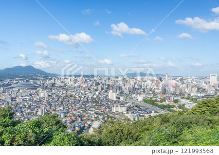 福岡県北九州市 高台から望む北九州市小倉の街並み 福岡県北九州市 高台から望む北九州市小倉の街並み 121993568