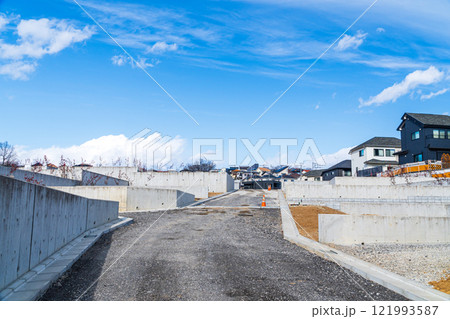 斜面の戸建て住宅団地 121993587