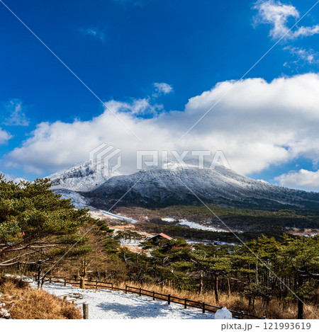 雪の霧島ジオパーク_二湖パノラマ展望台 雪の霧島ジオパーク_二湖パノラマ展望台 121993619
