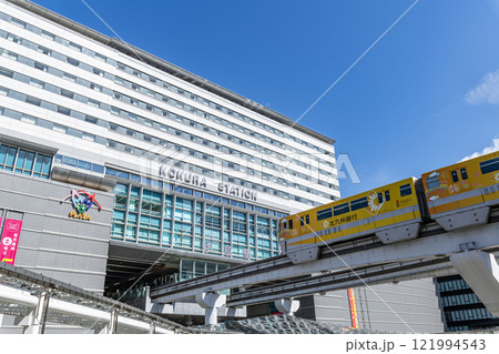 福岡県北九州市　快晴のJR小倉駅 121994543