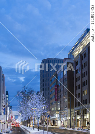 冬の札幌 駅前のイルミネーション 北海道札幌市 冬の札幌 駅前のイルミネーション 北海道札幌市 121995458