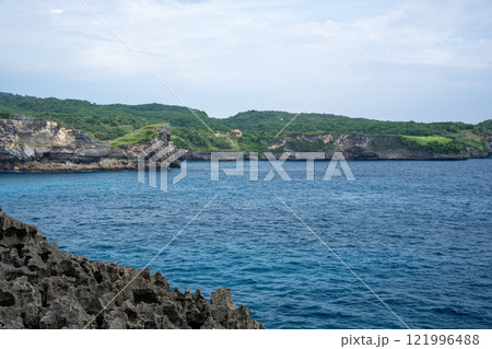 ブロークンビーチ ユニークな岩層とターコイズ ブルーの海⑩ ブロークンビーチ ユニークな岩層とターコイズ ブルーの海⑩ 121996488