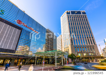 日本の横浜都市景観1月。横浜タカシマヤや横浜ベイシェラトンHなどを望む…＝令和7年1月15日 121996545