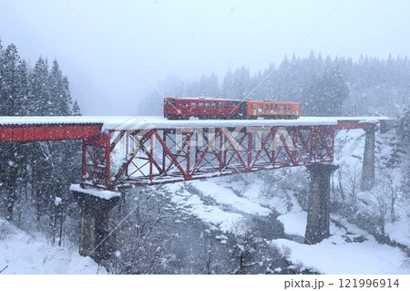 【秋田内陸縦貫鉄道】雪の中のAN-8800形〜秋田マタギ号〜(秋田内陸線:笑内〜萱草) 【秋田内陸縦貫鉄道】雪の中のAN-8800形〜秋田マタギ号〜(秋田内陸線:笑内〜萱草) 121996914