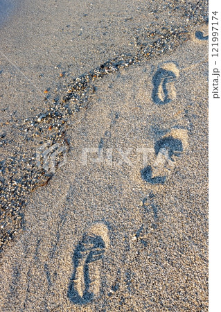 Beach with shoesprints, Spadafora, Sicily, Italy 121997174