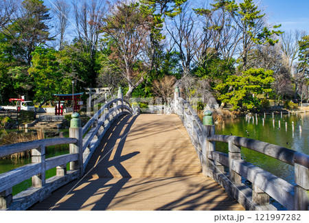 東京都大田区　洗足池　池月橋（いけづきばし） 121997282