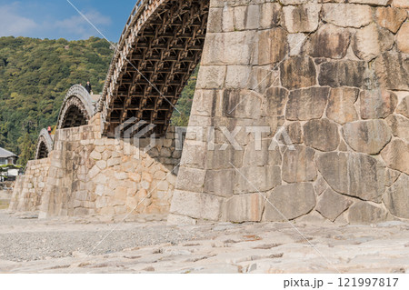 【錦帯橋の橋桁】 121997817