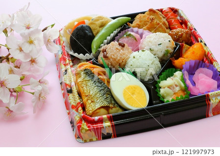 お花見弁当（花見イメージ） 121997973