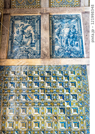 Ornate interior of the Convent of Christ in the Castle of Tomar in Portugal. Built by the Knights Templar 121998348