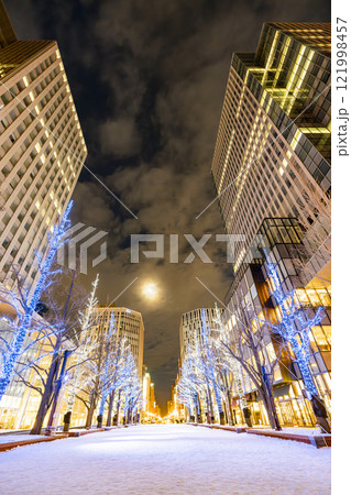 冬の札幌 北3条広場 (アカプラ)のイルミネーション 北海道札幌市 冬の札幌 北3条広場 (アカプラ)のイルミネーション 北海道札幌市 121998457