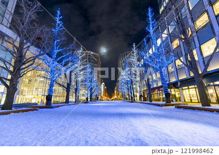 冬の札幌 北3条広場 (アカプラ)のイルミネーション 北海道札幌市 冬の札幌 北3条広場 (アカプラ)のイルミネーション 北海道札幌市 121998462