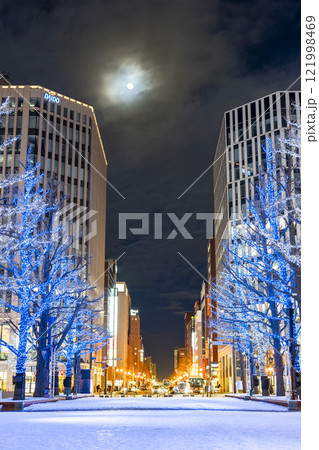 冬の札幌 北3条広場 (アカプラ)のイルミネーション 北海道札幌市 冬の札幌 北3条広場 (アカプラ)のイルミネーション 北海道札幌市 121998469