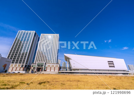 日本の横浜都市景観 みなとみらいのKアリーナなどを望む=令和7年1月15日 日本の横浜都市景観 みなとみらいのKアリーナなどを望む=令和7年1月15日 121998696