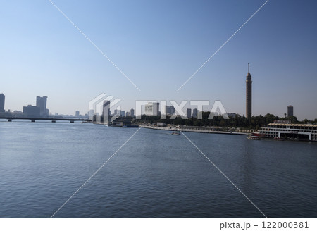 エジプトの首都カイロの街並み 122000381