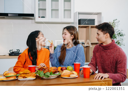 drinks and conversation, social gathering and get together. lifestyle young people, happy and celebrate with food at home. 122001351