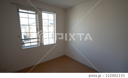 静寂が漂う空き部屋 122002133