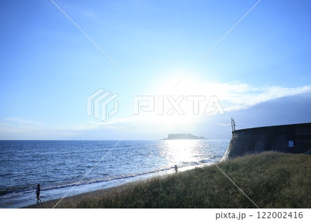 秋の鎌倉・七里ヶ浜海岸の風景 秋の鎌倉・七里ヶ浜海岸の風景 122002416
