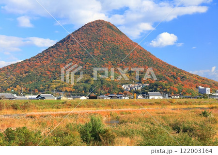 【香川県】紅葉の讃岐富士（飯野山） 122003164