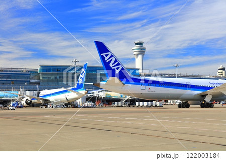 【東京都】オープンスポットから見た羽田空港 122003184