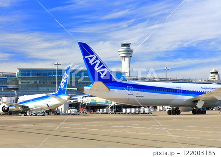 【東京都】オープンスポットから見た羽田空港 122003185